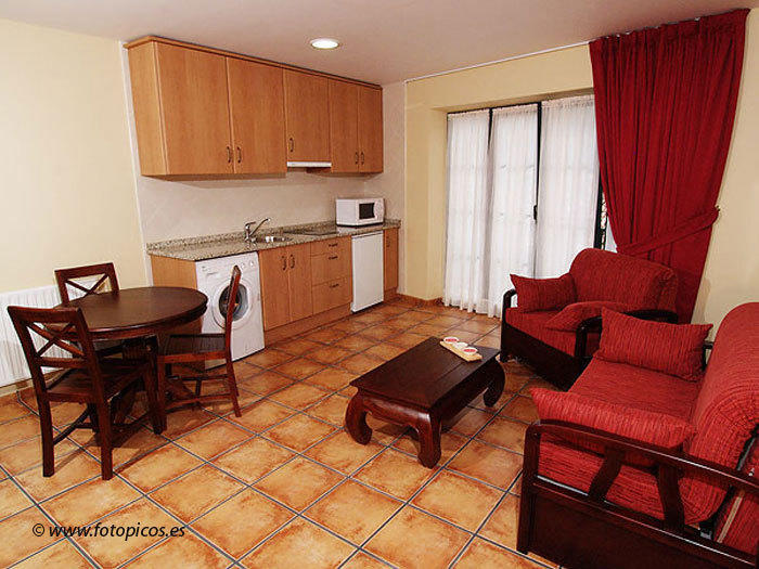 Apartamentos Villa De Cabrales Arenas De Cabrales Rum bild